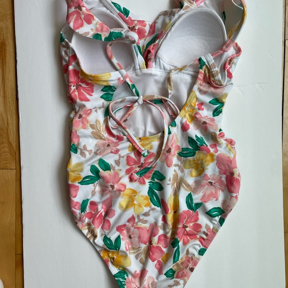 Time and Tru floral bathing suit. Size medium - Picture 3 of 5